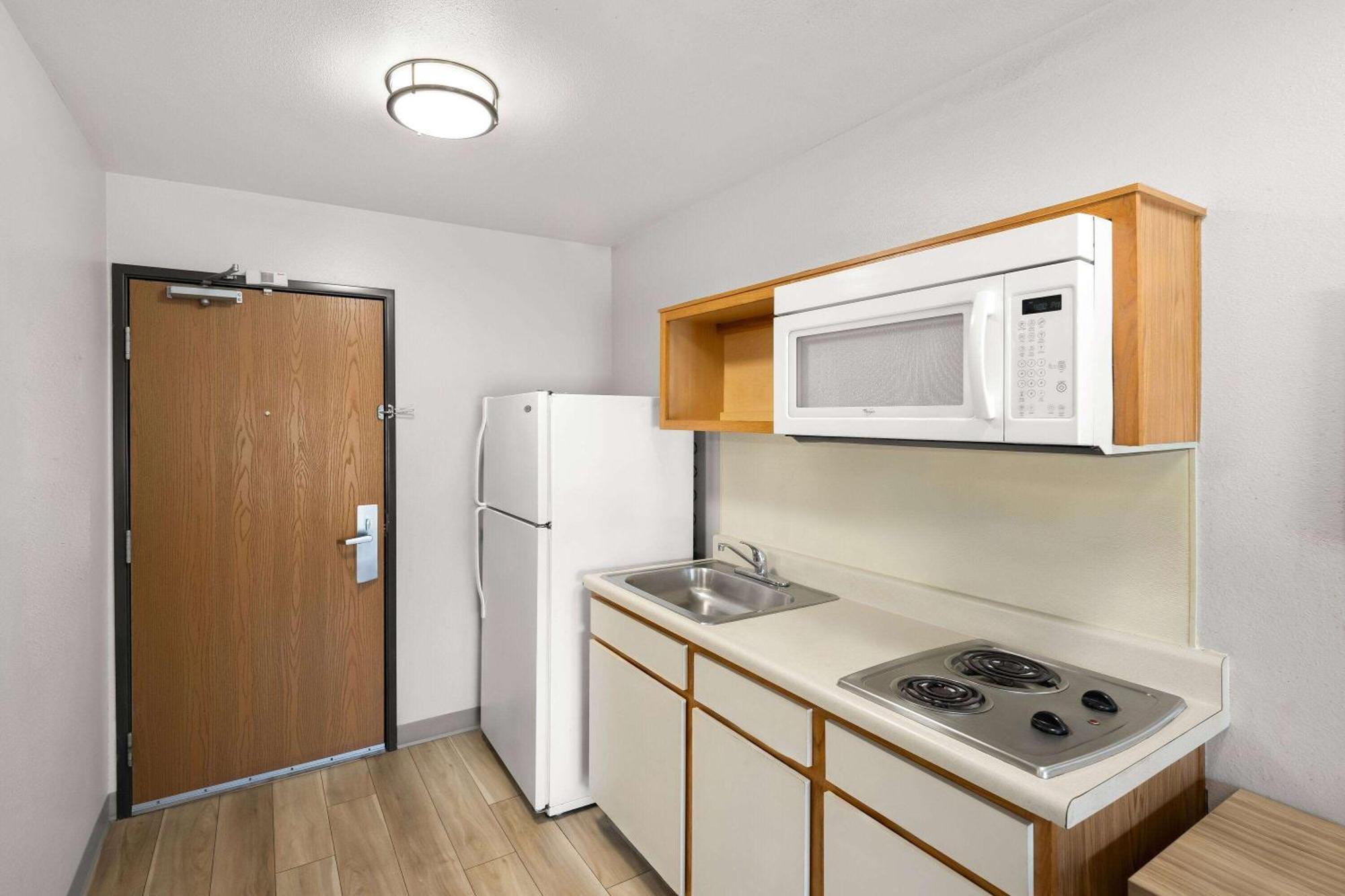 Days Inn & Suites By Wyndham Rochester South Buitenkant foto