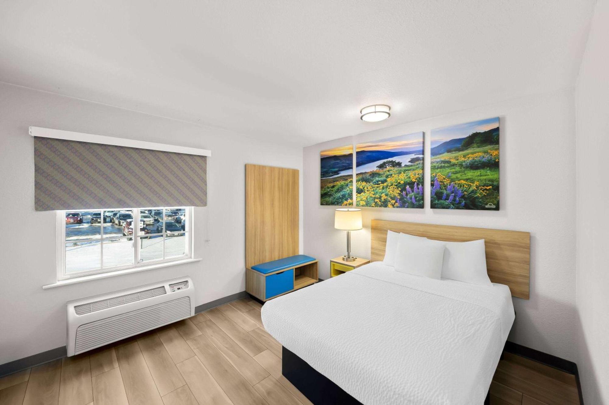 Days Inn & Suites By Wyndham Rochester South Buitenkant foto