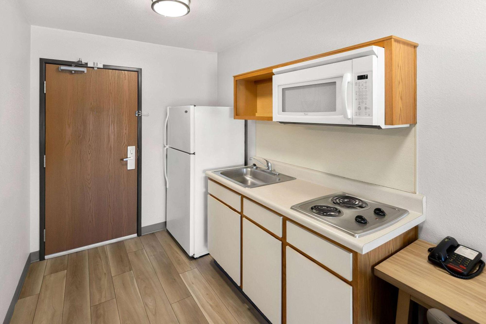Days Inn & Suites By Wyndham Rochester South Buitenkant foto