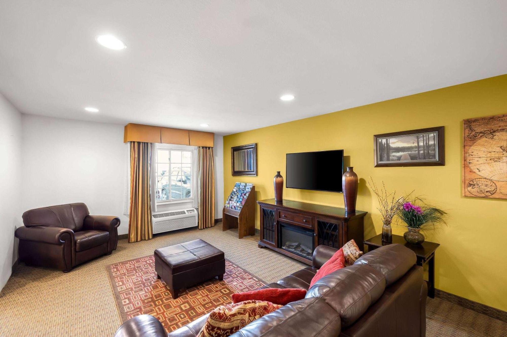 Days Inn & Suites By Wyndham Rochester South Buitenkant foto