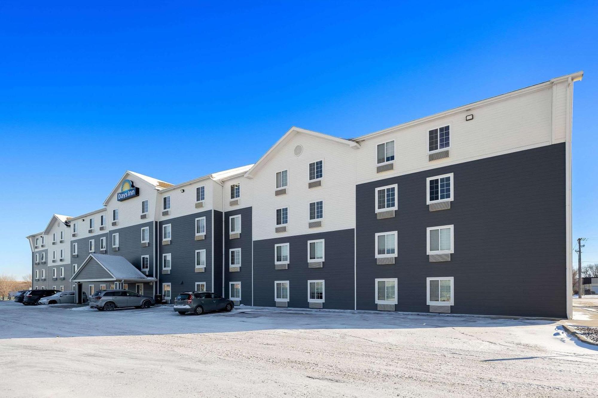 Days Inn & Suites By Wyndham Rochester South Buitenkant foto