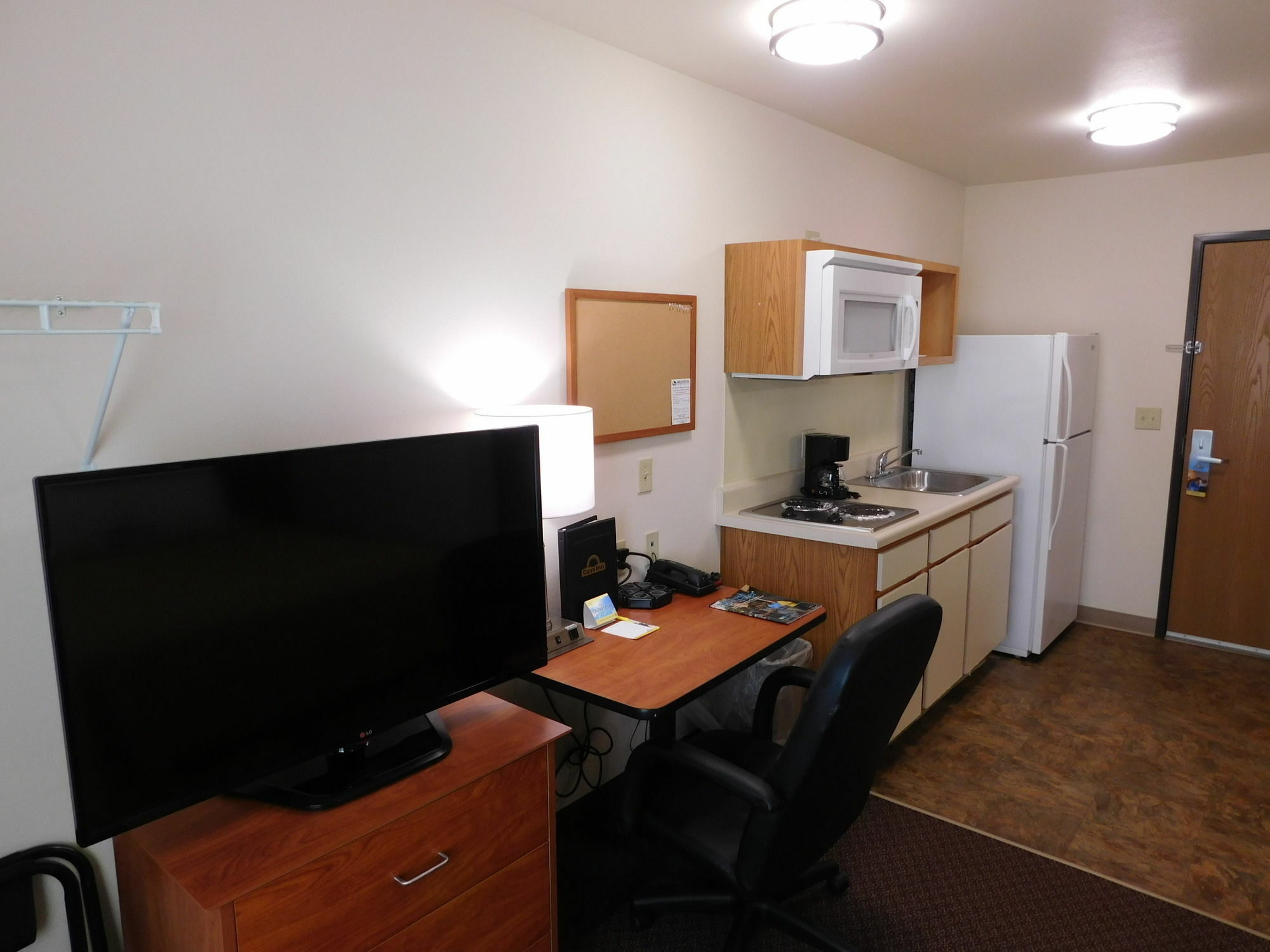 Days Inn & Suites By Wyndham Rochester South Buitenkant foto