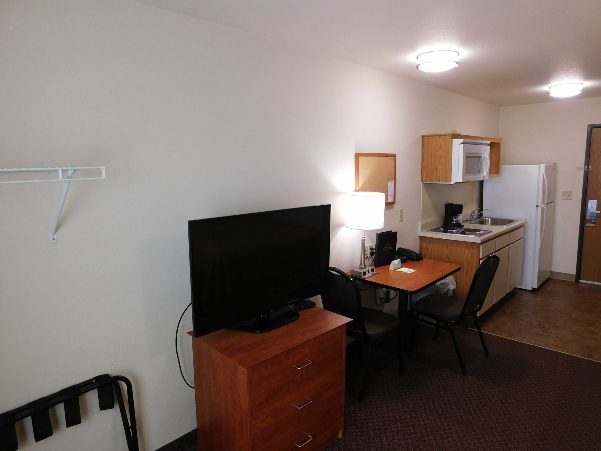 Days Inn & Suites By Wyndham Rochester South Buitenkant foto
